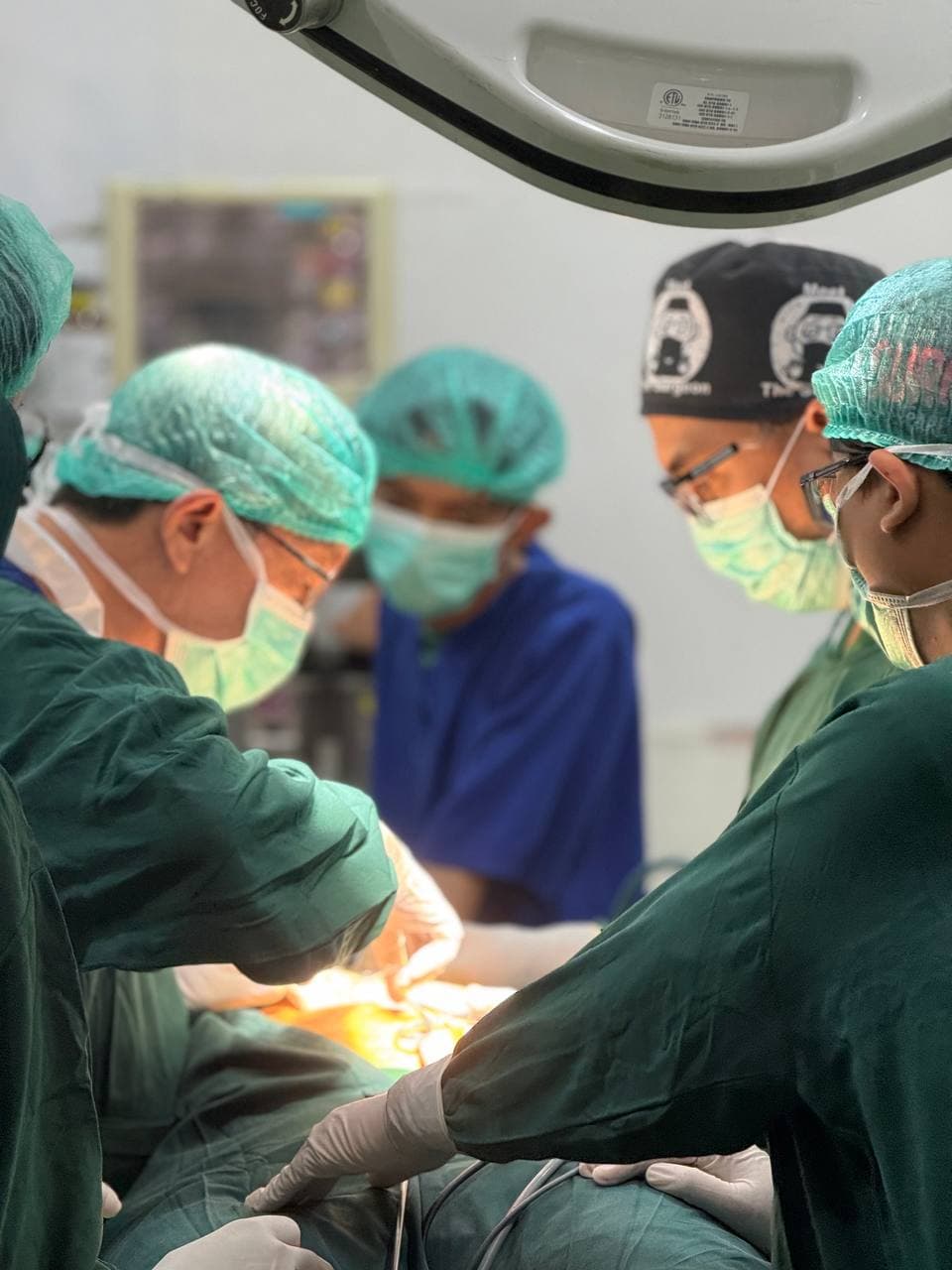 Suasana tindakan operasi bariatrik oleh tim dokter